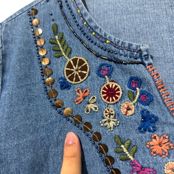 Passport Medium Denim Embroidered Beaded Boho Top Split Neck 3/4 Sleeve - Picture 4 of 7